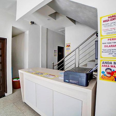 Oyo 91211 Mega Comfort Guest House Медан Екстериор снимка