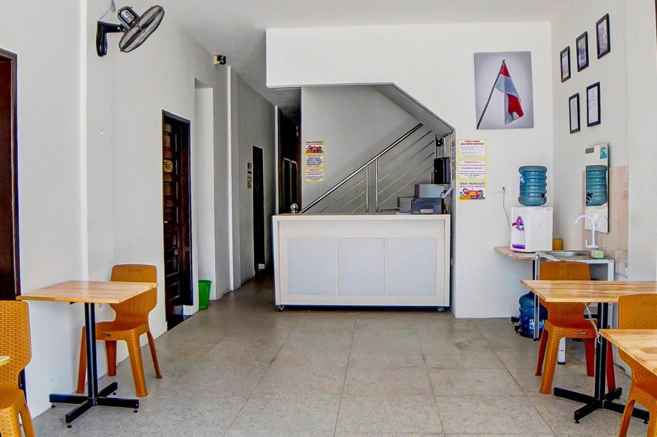 Oyo 91211 Mega Comfort Guest House Медан Екстериор снимка