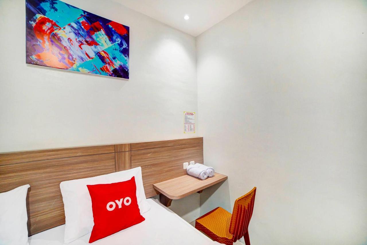 Oyo 91211 Mega Comfort Guest House Медан Екстериор снимка