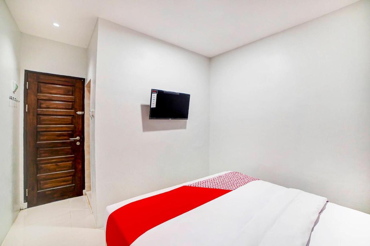 Oyo 91211 Mega Comfort Guest House Медан Екстериор снимка