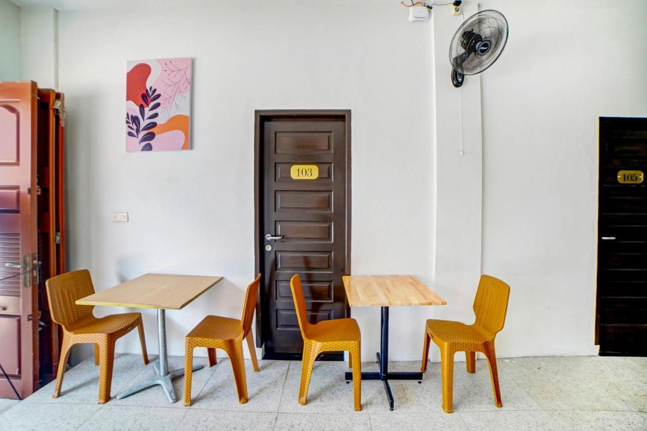 Oyo 91211 Mega Comfort Guest House Медан Екстериор снимка