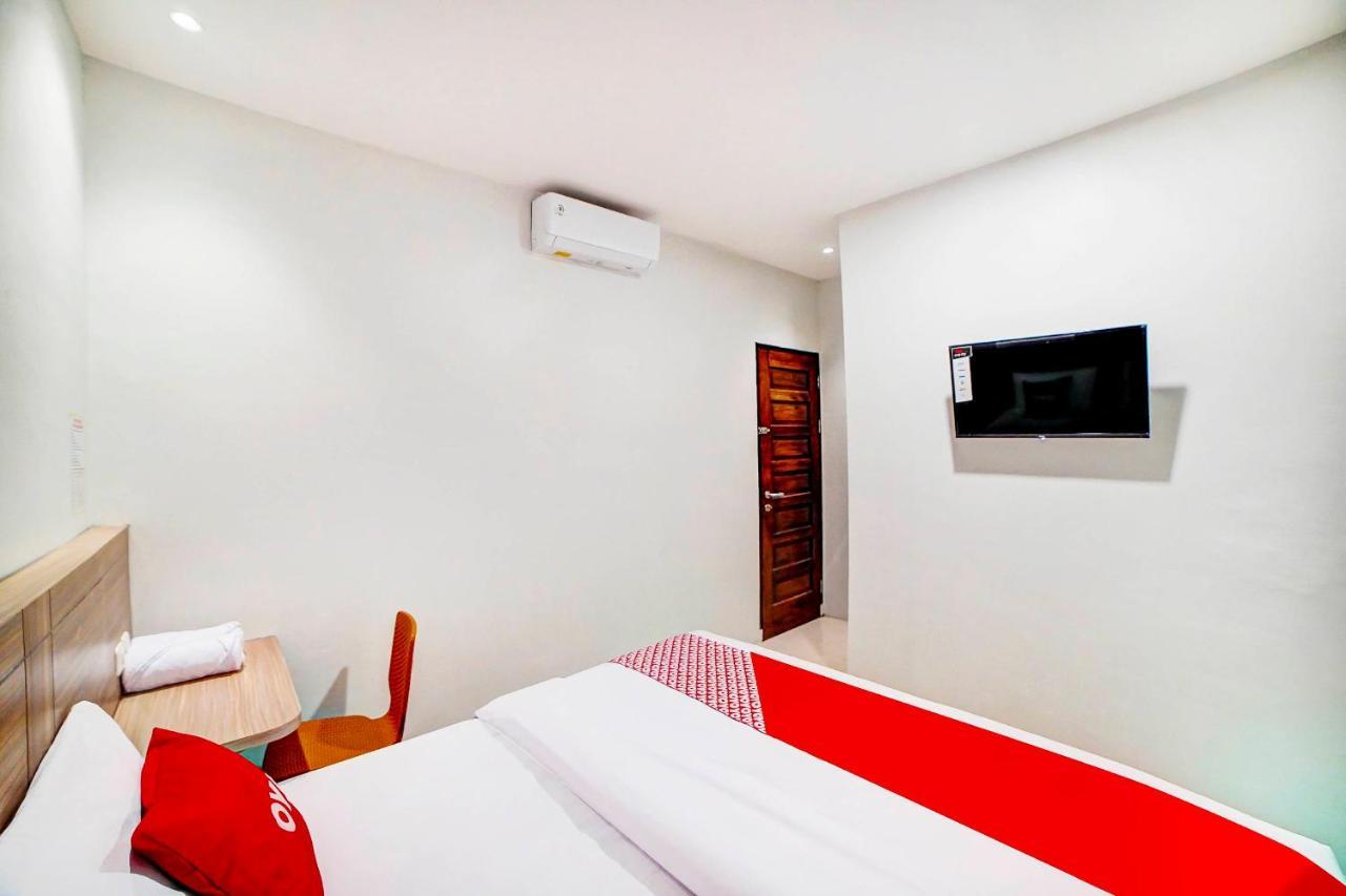 Oyo 91211 Mega Comfort Guest House Медан Екстериор снимка