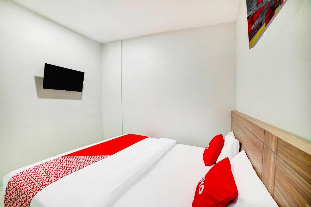 Oyo 91211 Mega Comfort Guest House Медан Екстериор снимка