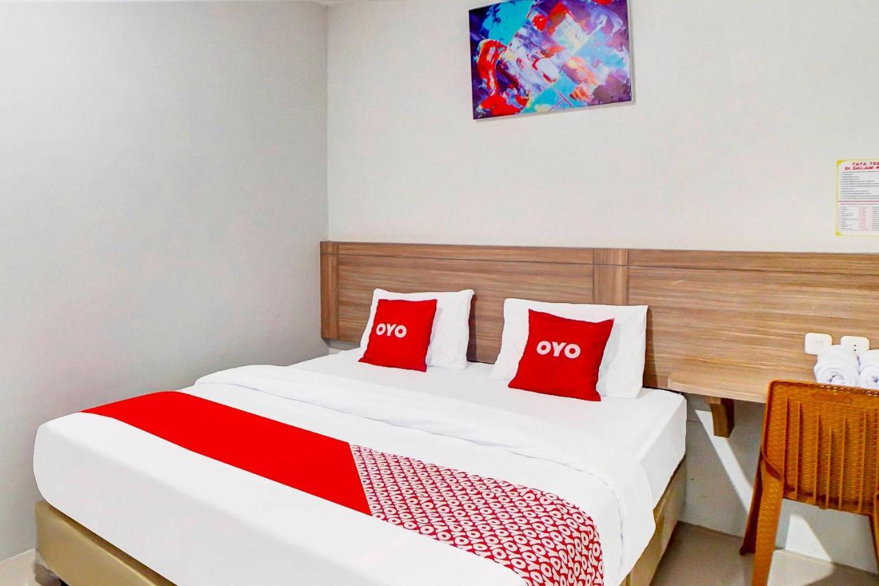 Oyo 91211 Mega Comfort Guest House Медан Екстериор снимка